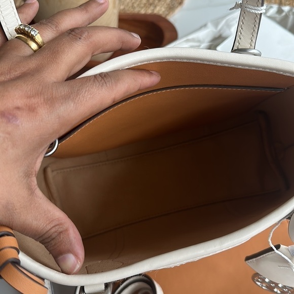 Tory Burch
Small Perry Stripe Raffia Tote - Picture 7 of 9